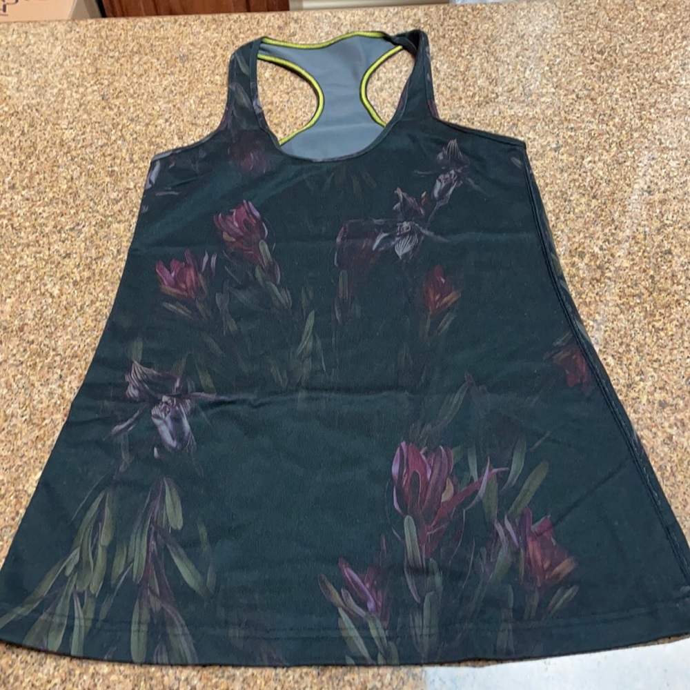 Lululemon tank